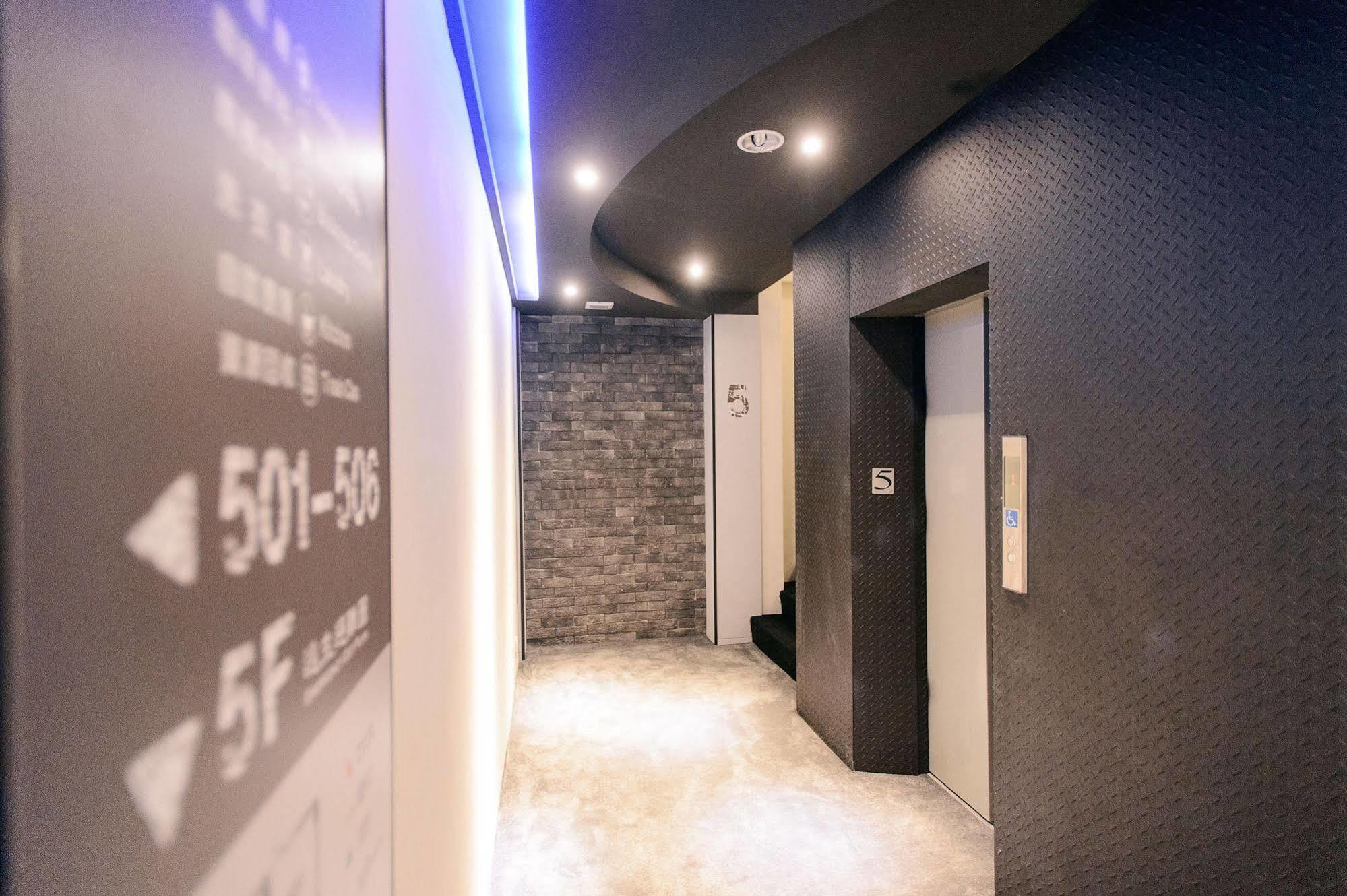 キウイ エクスプレス ホテル タイチュン II 台中市 エクステリア 写真